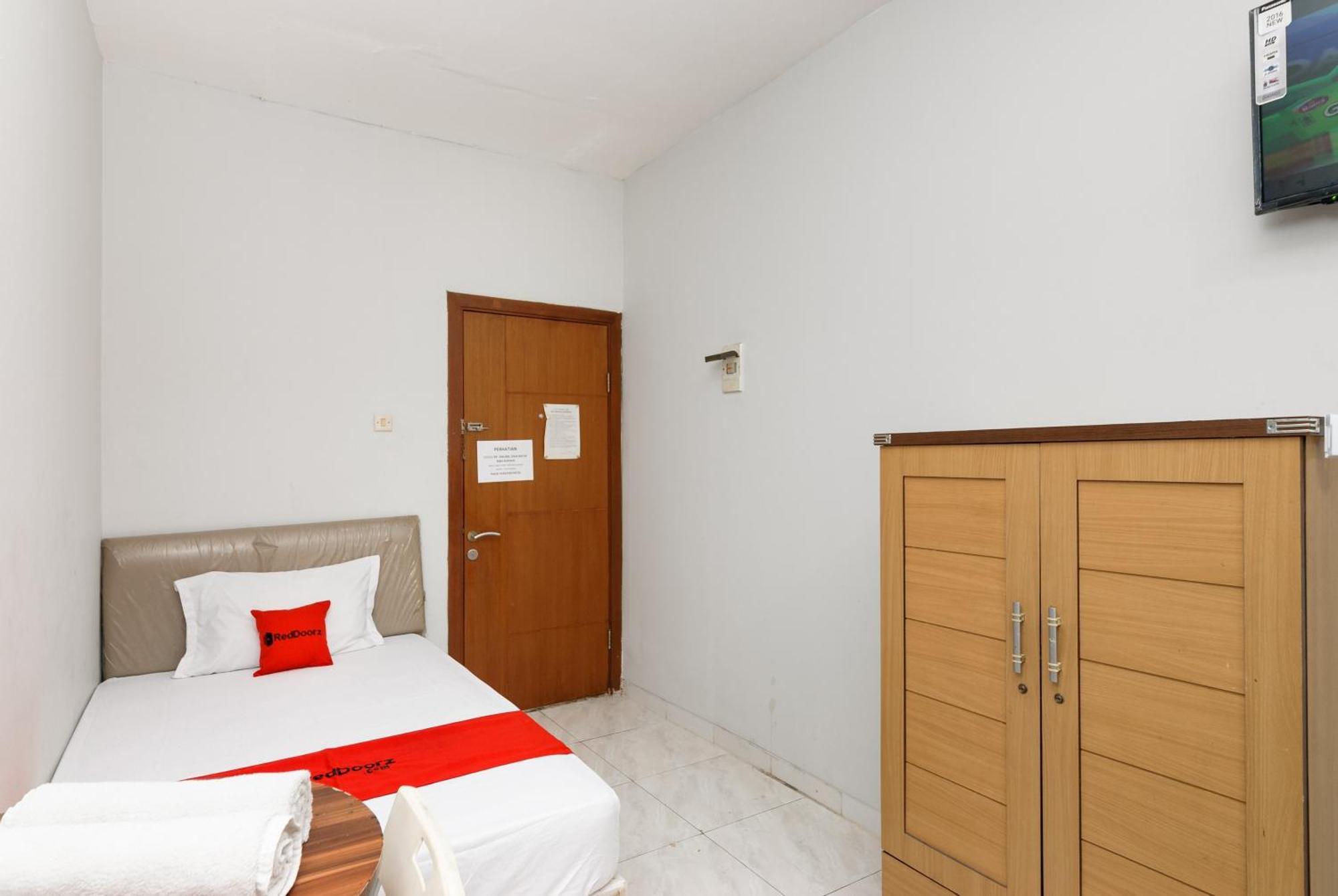 Reddoorz Near Mandaya Royal Hospital Puri Hotel Tangerang Ngoại thất bức ảnh