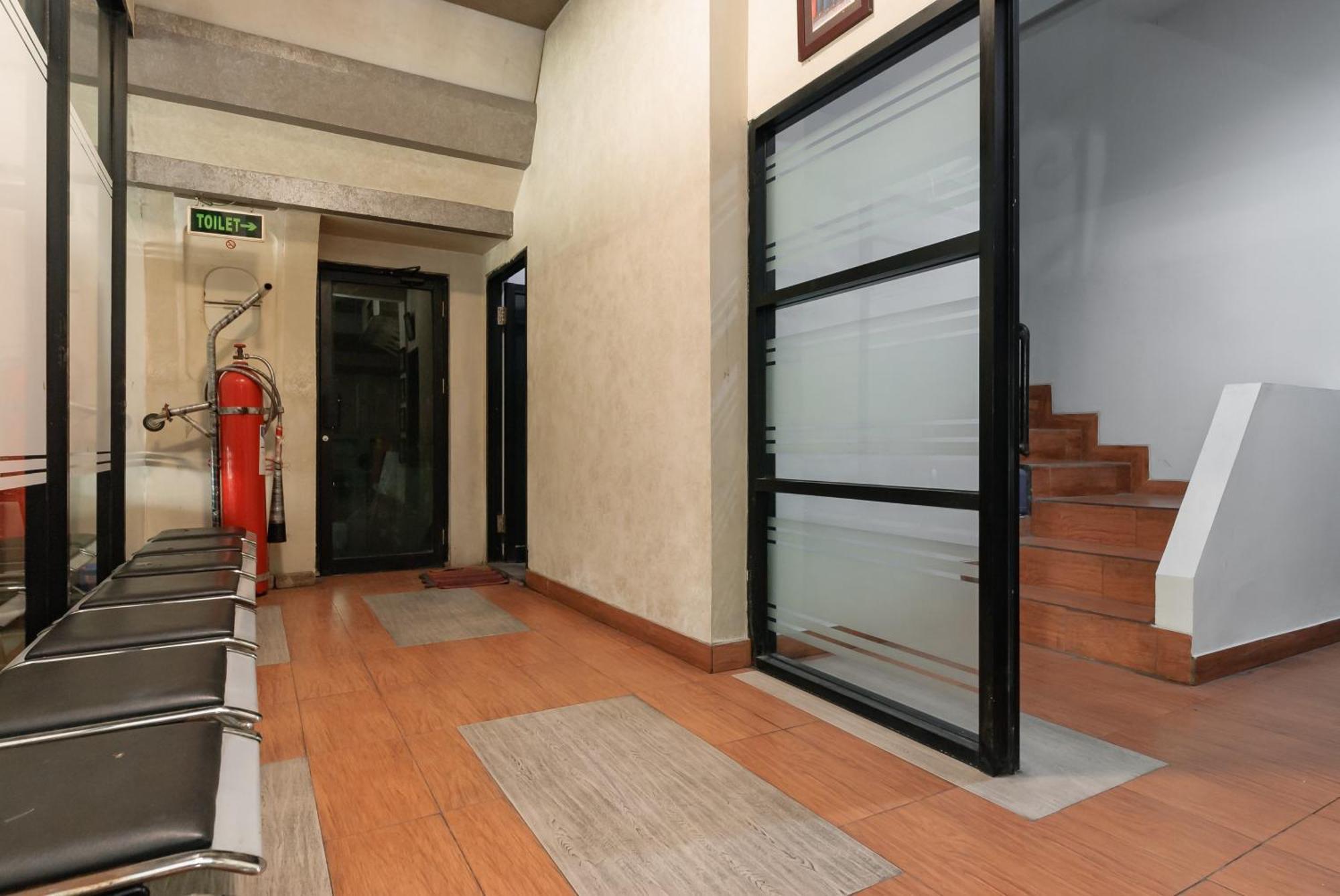 Reddoorz Near Mandaya Royal Hospital Puri Hotel Tangerang Ngoại thất bức ảnh