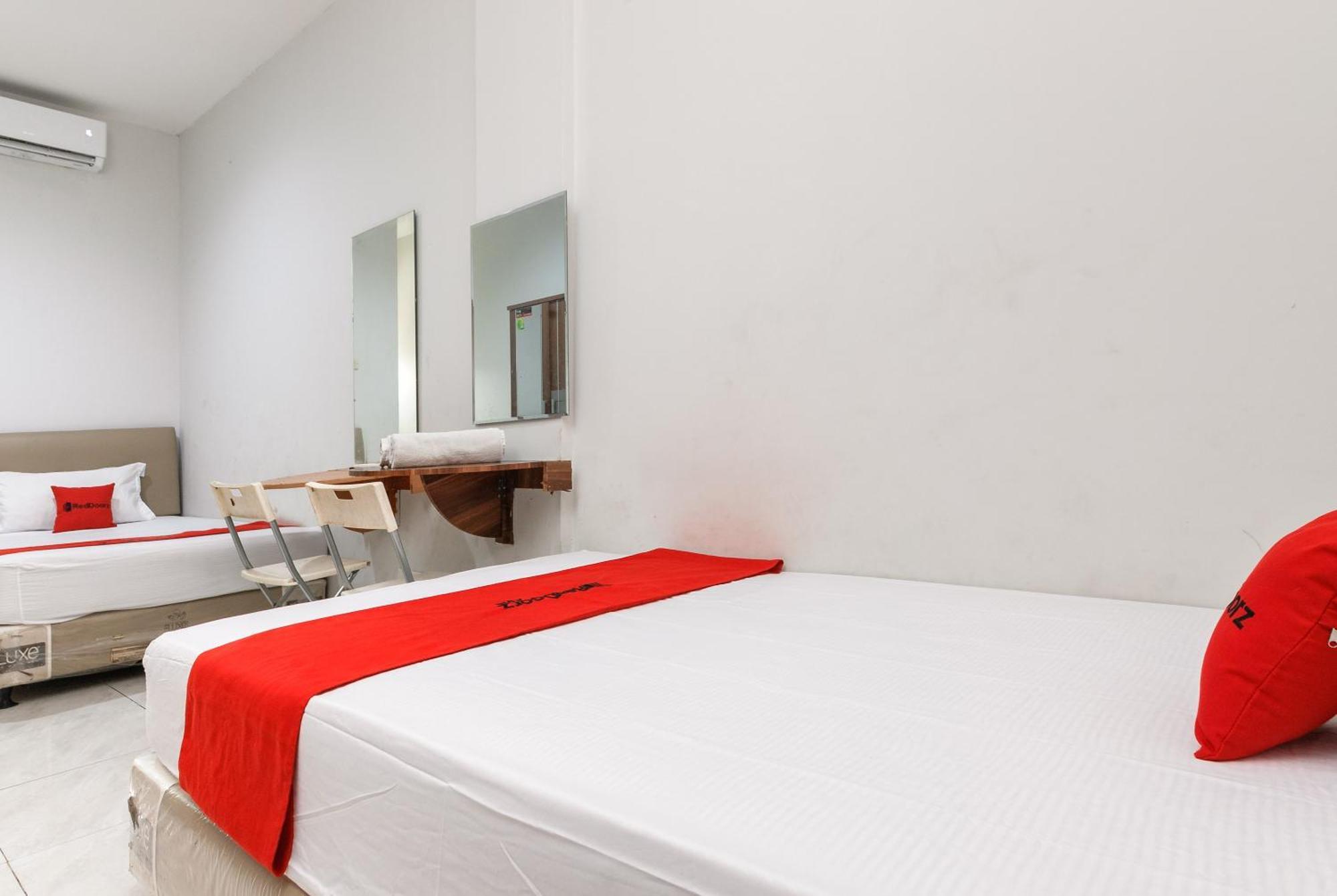 Reddoorz Near Mandaya Royal Hospital Puri Hotel Tangerang Ngoại thất bức ảnh