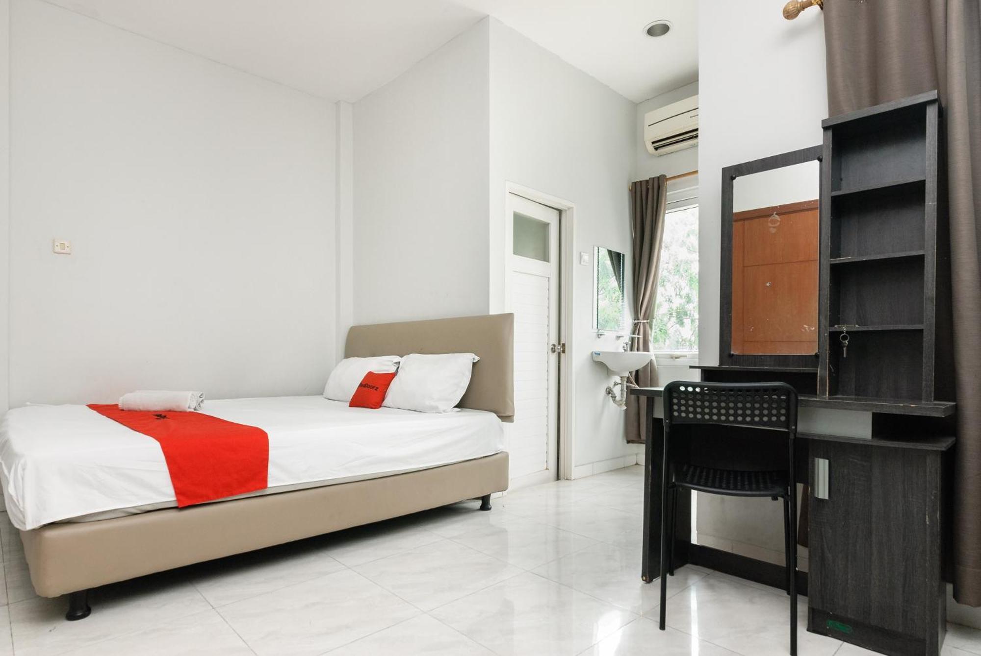 Reddoorz Near Mandaya Royal Hospital Puri Hotel Tangerang Ngoại thất bức ảnh