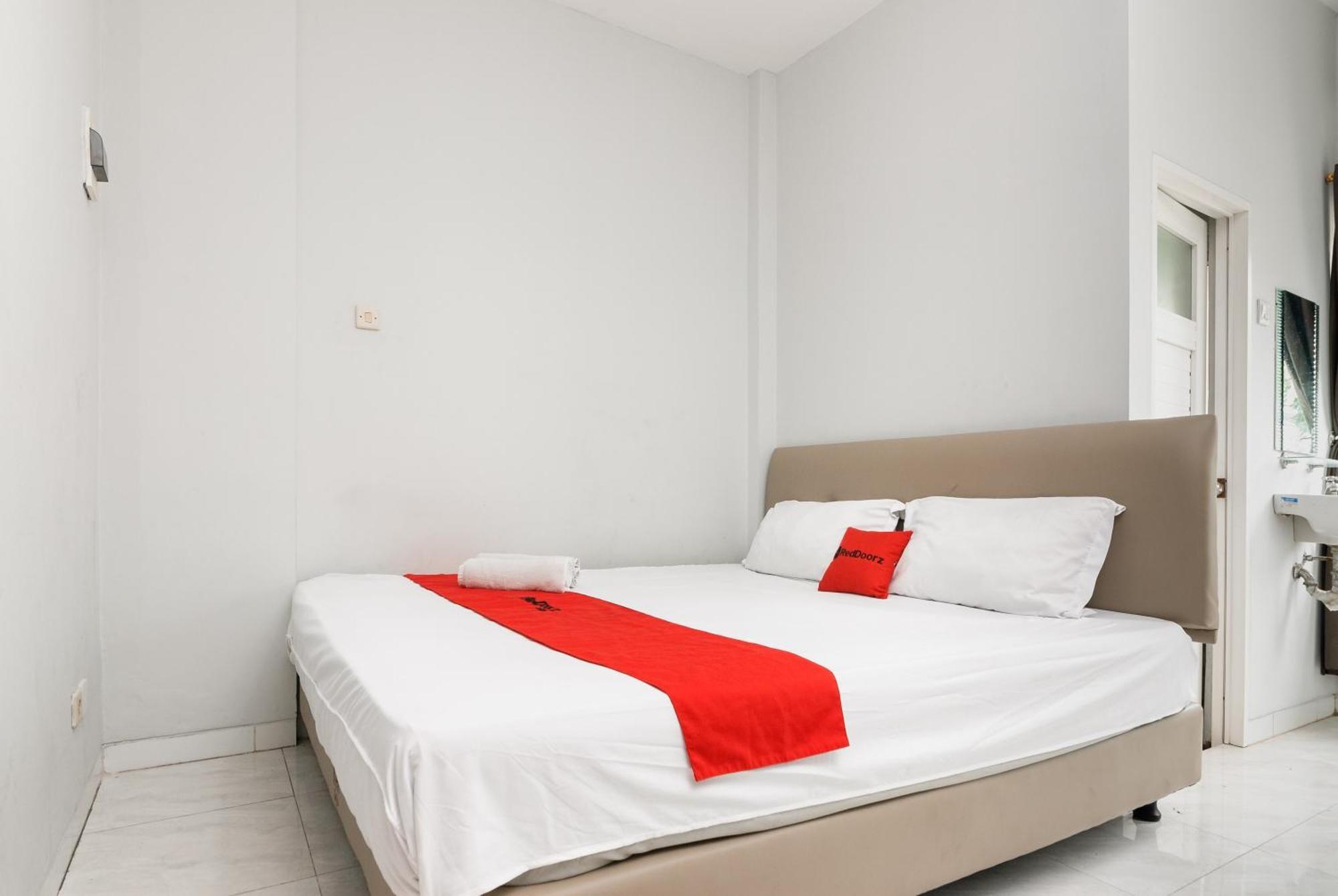 Reddoorz Near Mandaya Royal Hospital Puri Hotel Tangerang Ngoại thất bức ảnh