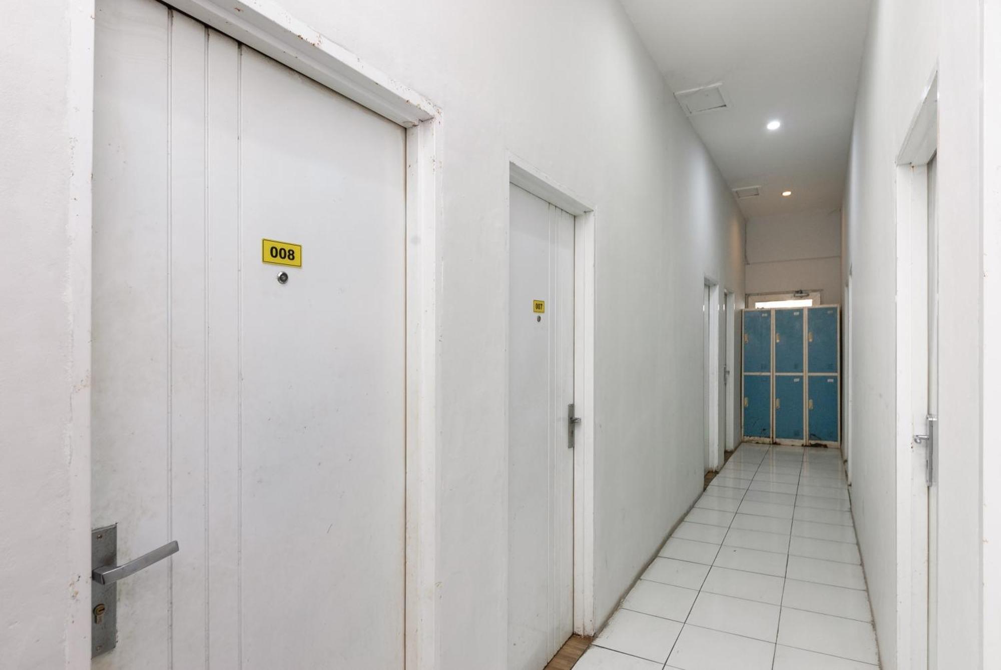 Reddoorz Near Mandaya Royal Hospital Puri Hotel Tangerang Ngoại thất bức ảnh