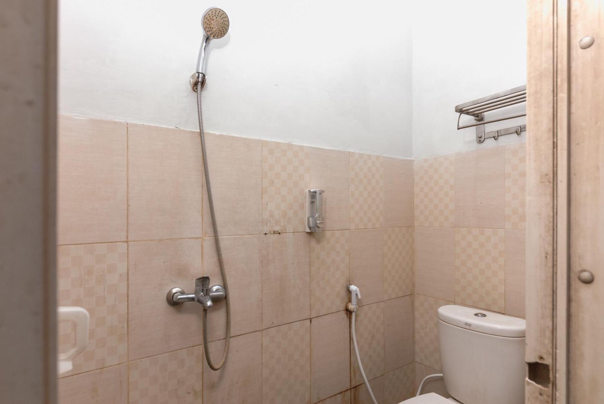 Reddoorz Near Mandaya Royal Hospital Puri Hotel Tangerang Ngoại thất bức ảnh