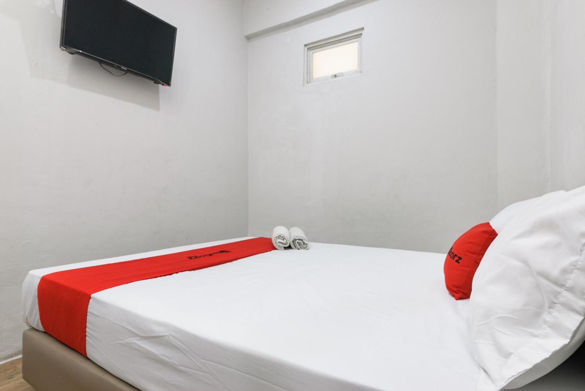 Reddoorz Near Mandaya Royal Hospital Puri Hotel Tangerang Ngoại thất bức ảnh