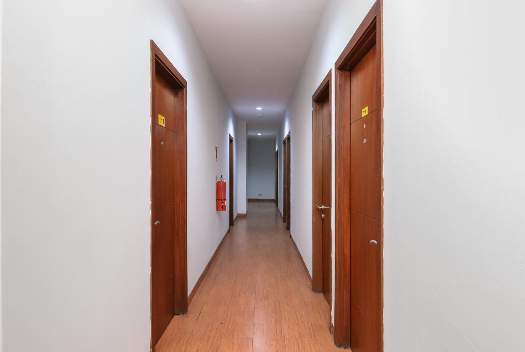 Reddoorz Near Mandaya Royal Hospital Puri Hotel Tangerang Ngoại thất bức ảnh
