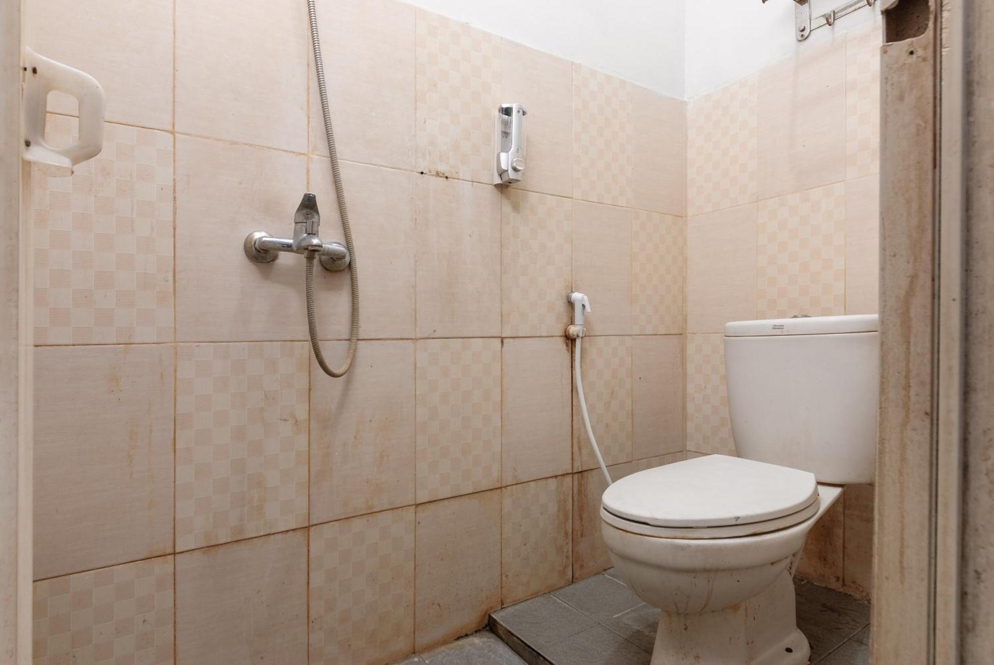 Reddoorz Near Mandaya Royal Hospital Puri Hotel Tangerang Ngoại thất bức ảnh