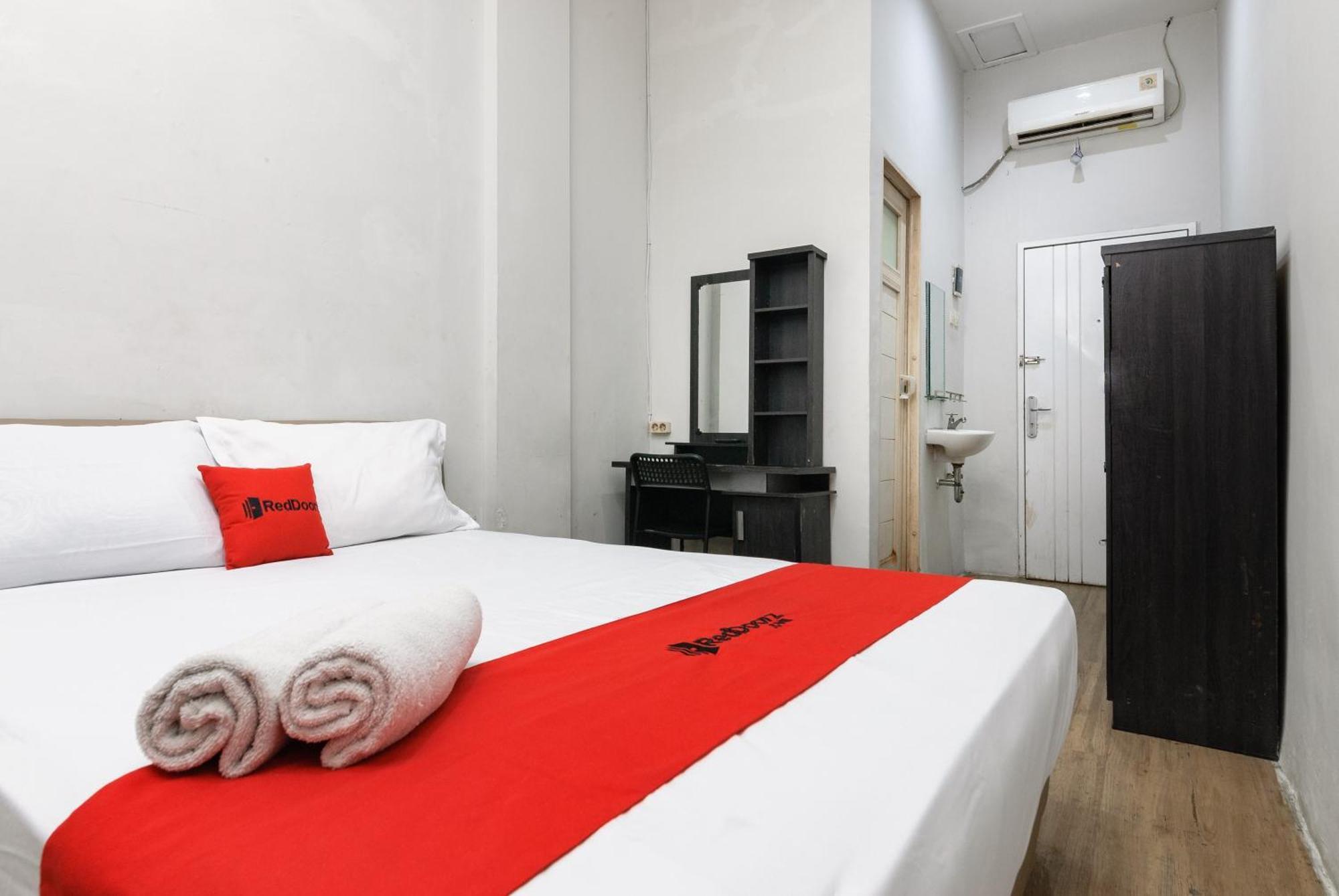 Reddoorz Near Mandaya Royal Hospital Puri Hotel Tangerang Ngoại thất bức ảnh