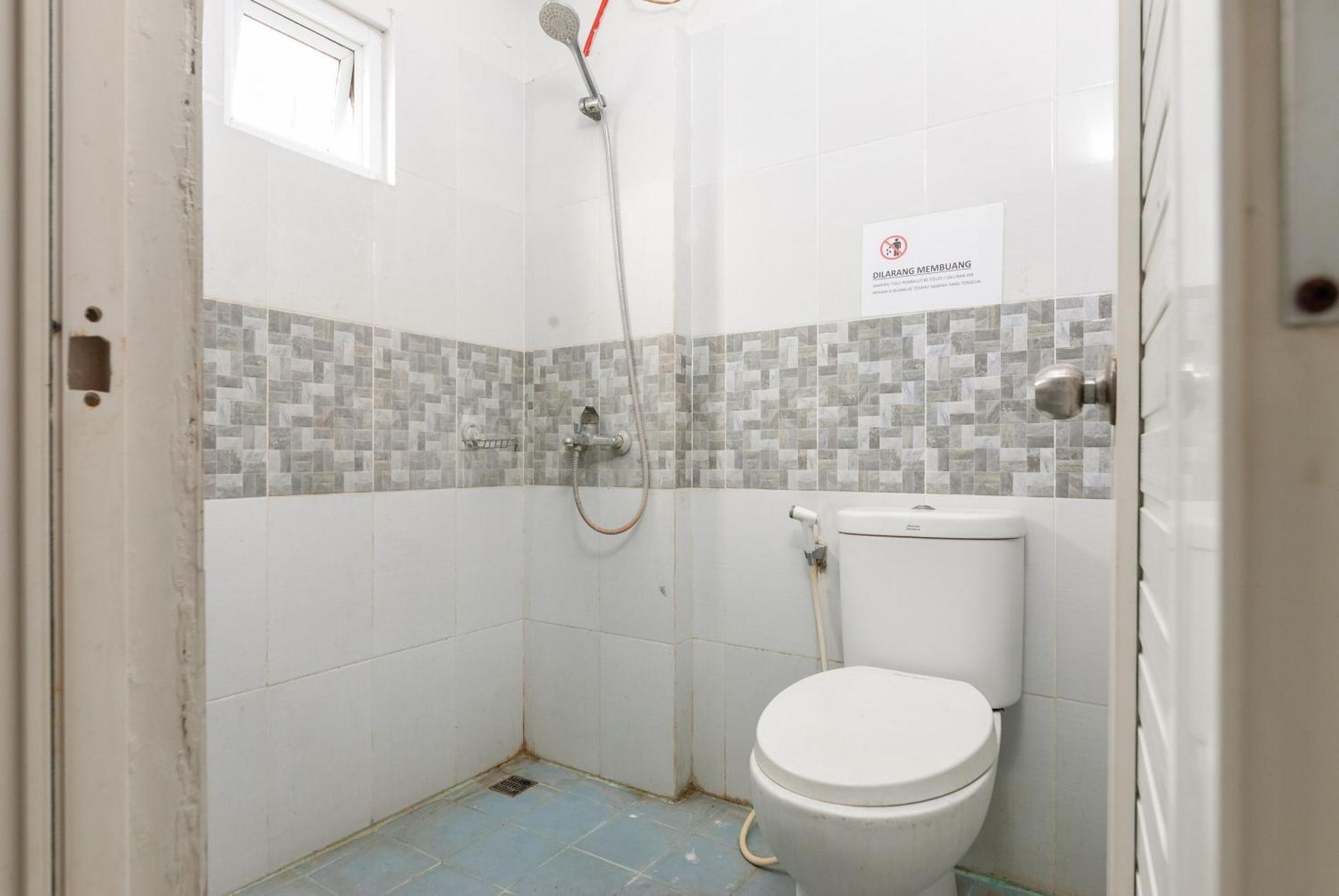 Reddoorz Near Mandaya Royal Hospital Puri Hotel Tangerang Ngoại thất bức ảnh